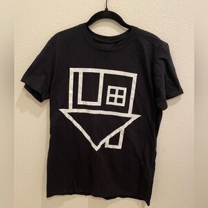 NWOT Hot Topic The Neighborhood wiped out T-shirt 
black​​​